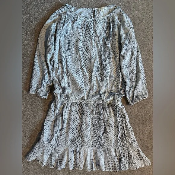 SOFT JOIE Blue "Arryn B" Ruffled Mini Snakeskin Print 3/4 Sleeve Dress - Picture 2 of 5